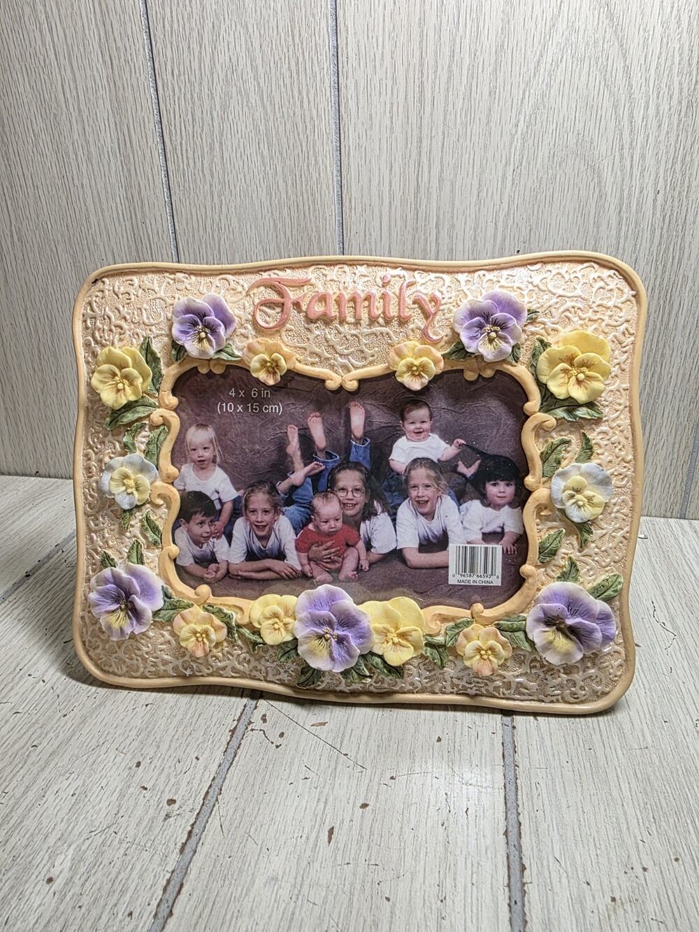 Vintage Floral Resin Family Photo Frame 4"x6" Pastel Purple Yellow Heritage